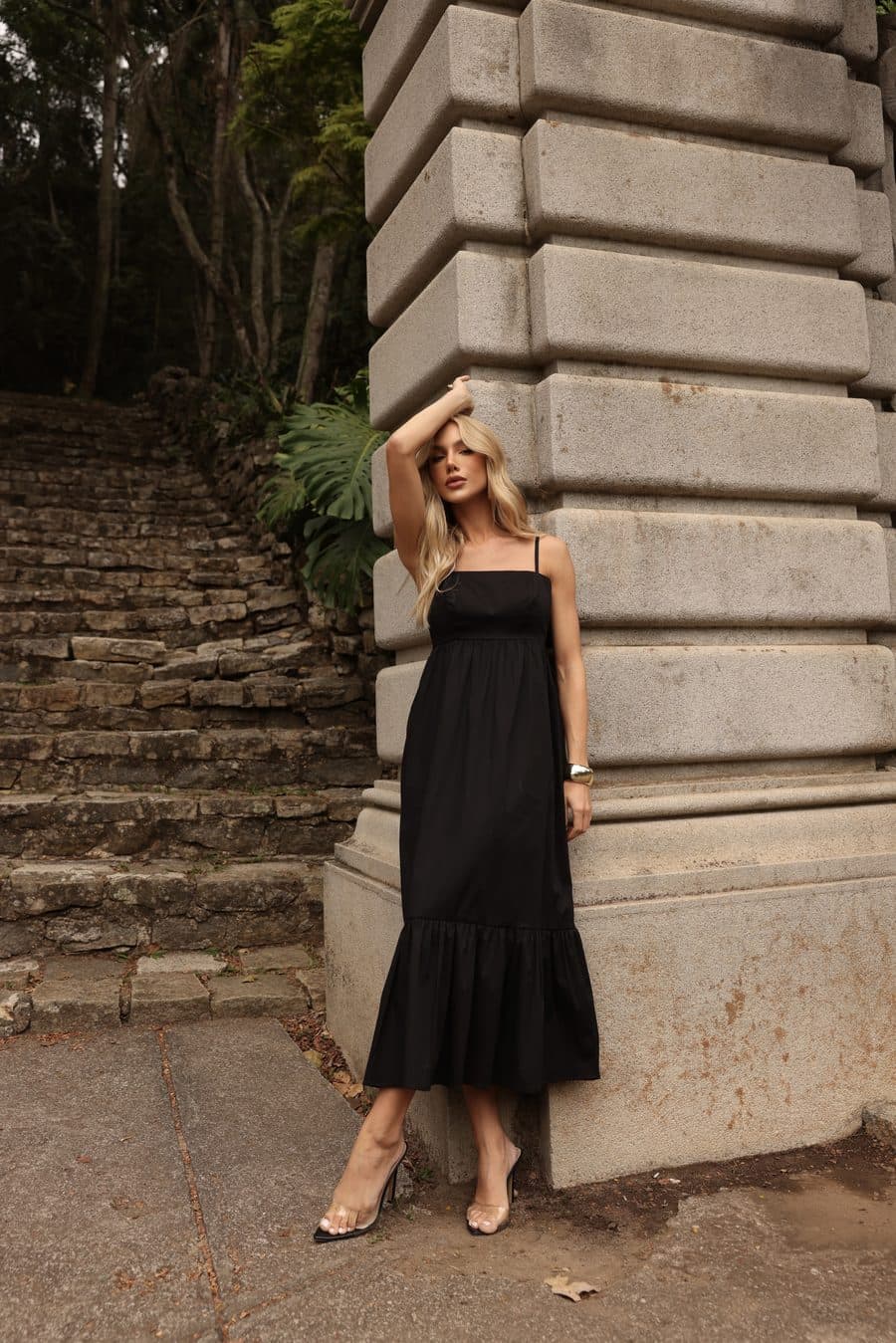 Vestido Tricoline Longo Preto Babado